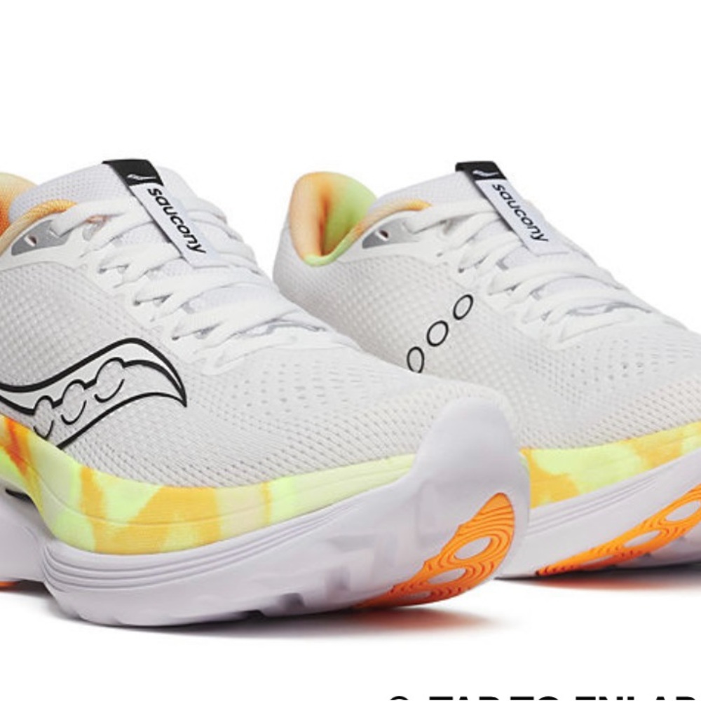 Saucony Endorphin Trainer Woman’s 7.5 White and Orange Running Shoes NEW IN box